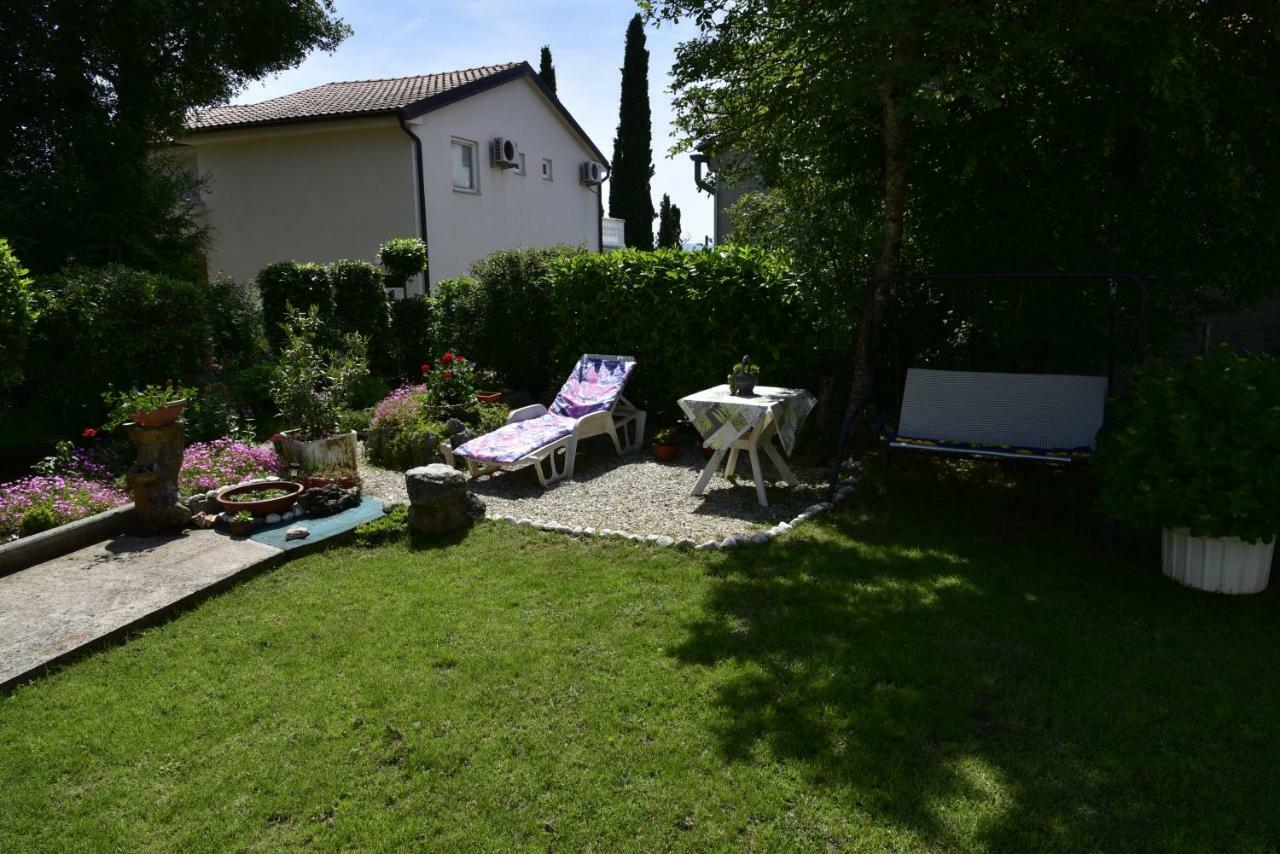 Apartment Blumen Oase Malinska Exteriör bild