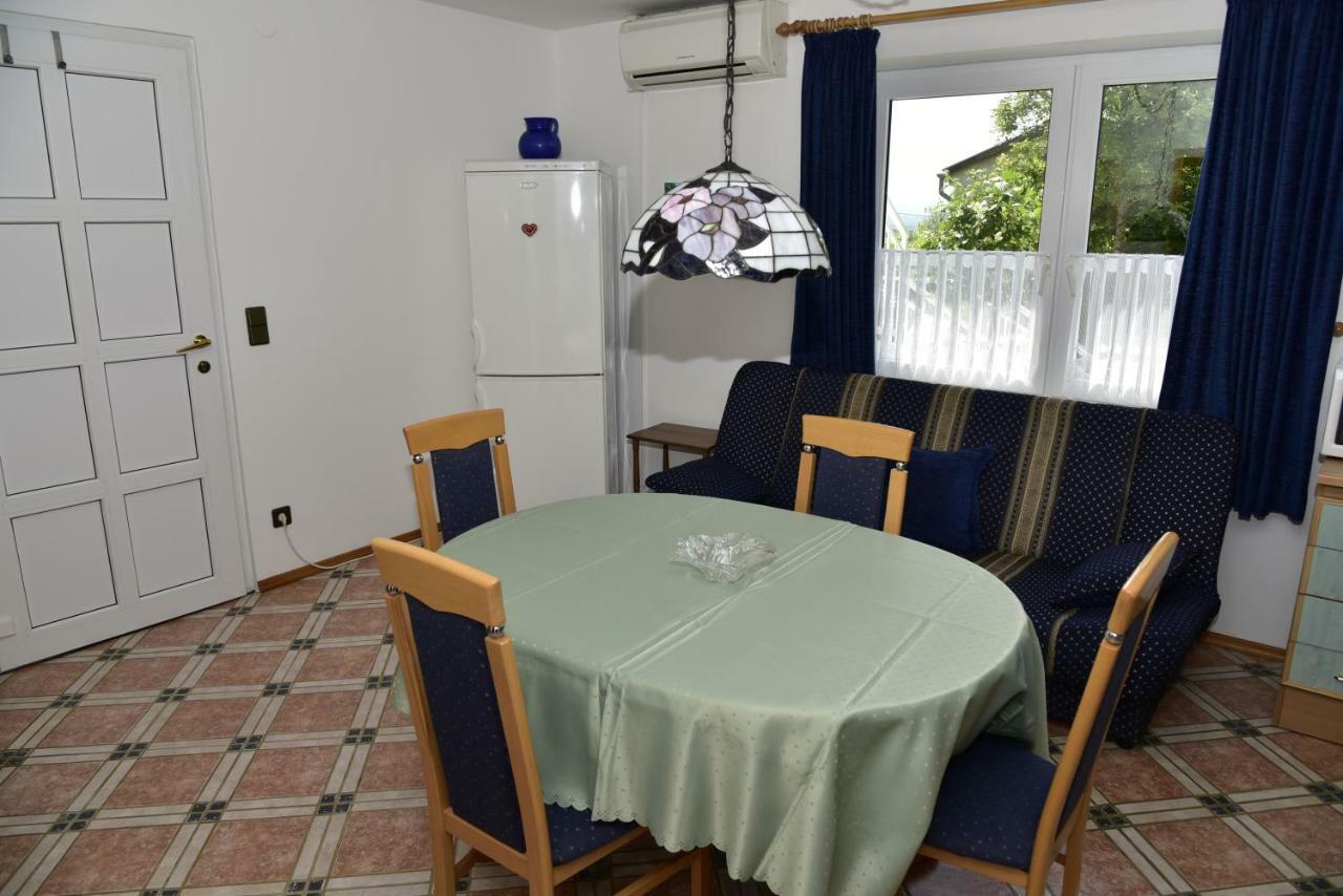 Apartment Blumen Oase Malinska Exteriör bild